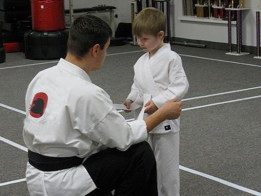 Miten sitoa hihna karateissa?