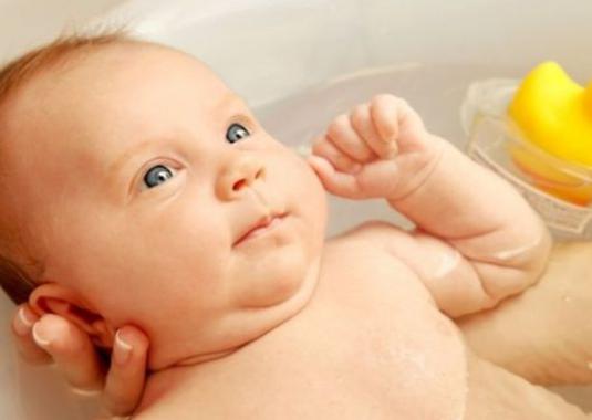 Kuinka usein minun pitäisi pestä vauvalle?